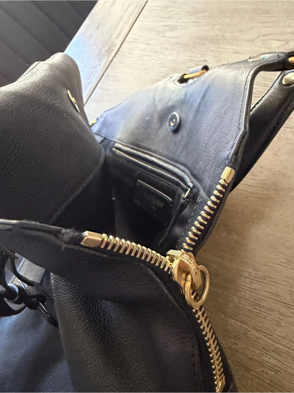 Authentic YSL Black Leather bag with Gold Hardware - Picture 5 of 5